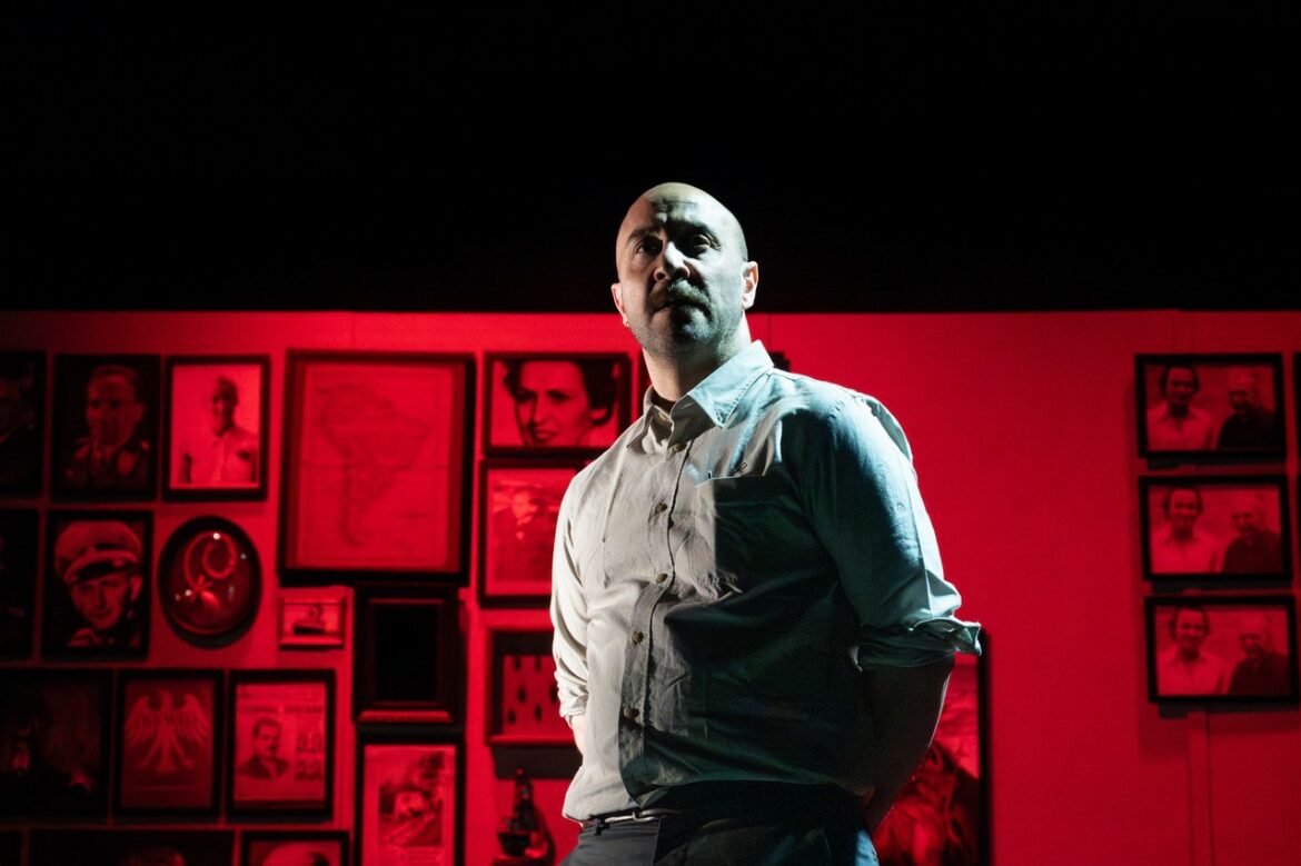 Mikael CHIRINIAN dans La disparition de Josef MENGELE